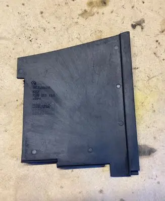Volkswagen Transporter - Caravelle T5 Battery tray heat shield 7H0915435