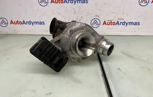 BMW 2 F22 F23 Turbo 8570083 11658570083 8570082