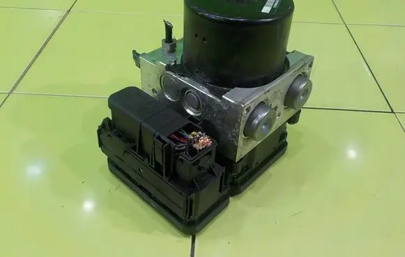 Land Rover Freelander 2 - LR2 ABS Pump BH522C405AA UP135