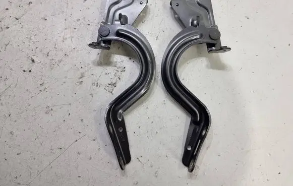 Toyota Yaris Cross Engine bonnet/hood hinges 410L 410R