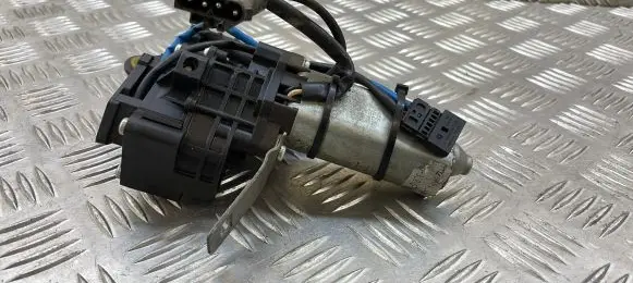 BMW 5 E60 E61 Steering column adjust motor 1171701