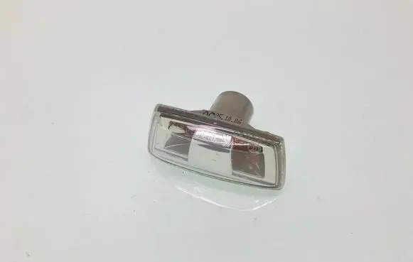 Opel Astra H Front fender indicator light 13252456