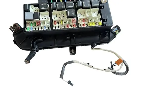 Jaguar F-Pace Fuse module HK8314A067FA P00139825B