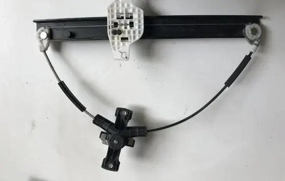 Rear door manual window regulator