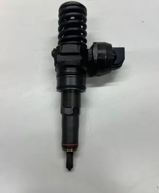 Volkswagen PASSAT B6 Fuel injector 038130073B