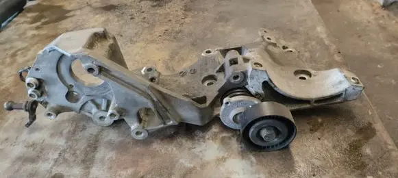 Skoda Superb B6 (3T) Generator/alternator bracket V10003L903143D 03L903143D
