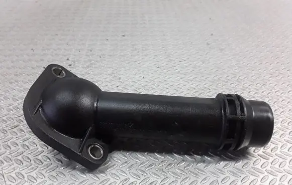 Volkswagen PASSAT B5 Engine coolant pipe/hose 06B121121