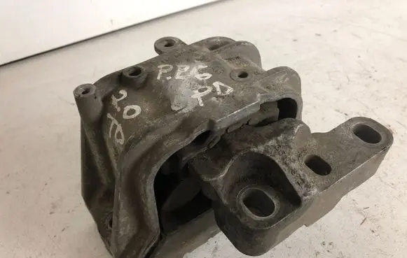 Volkswagen PASSAT B6 Engine mount bracket 1K0199262