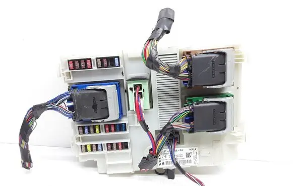 Volvo V70 Fuse module 31343337 CG9T14C256FA