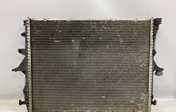 Volkswagen Touareg I Coolant radiator 7L6121253C