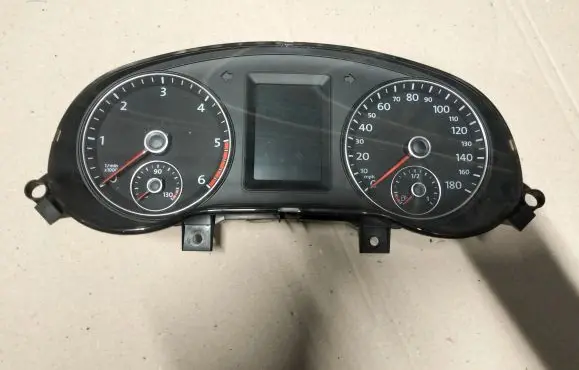 Volkswagen Jetta VI Speedometer (instrument cluster) 5C6920971A