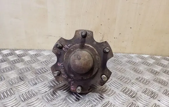 Mitsubishi Pajero Rear wheel hub
