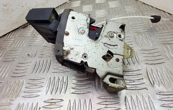 BMW 5 E39 Rear door lock 67118352165 8352165