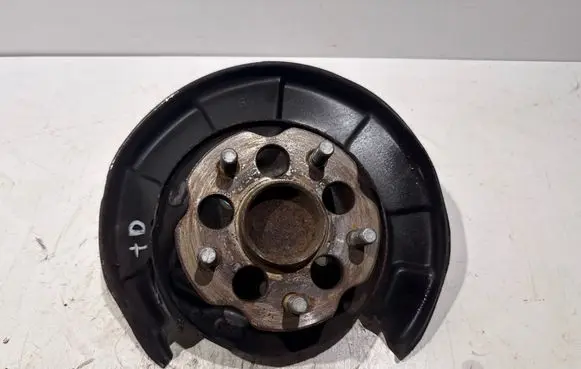 Toyota Prius+ (ZVW40) Rear wheel hub