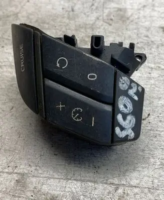 Volvo S60 Steering wheel buttons/switches 8622524