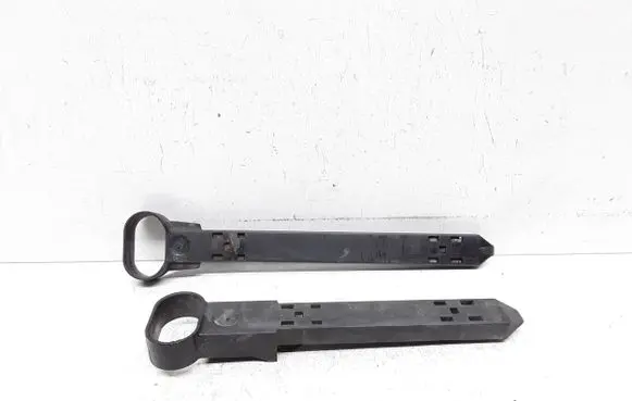 Headlight/headlamp mounting bracket