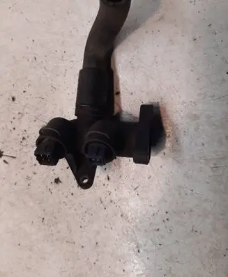 Audi A4 S4 B5 8D Thermostat housing 058121133B