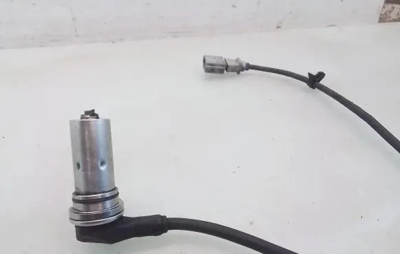 Volkswagen Golf IV Crankshaft speed sensor 