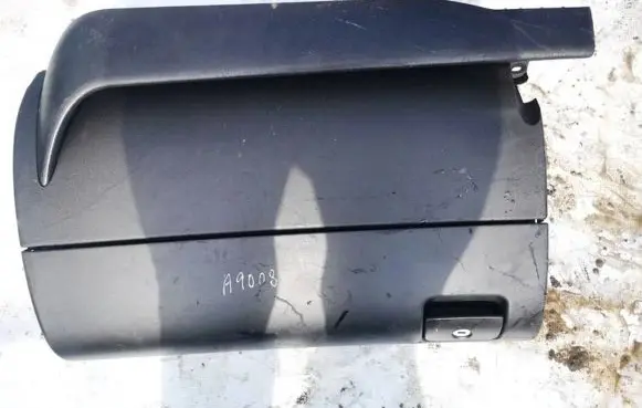 Glove box