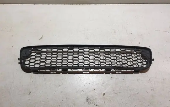 Volvo V70 Front bumper lower grill 30678421 30744113