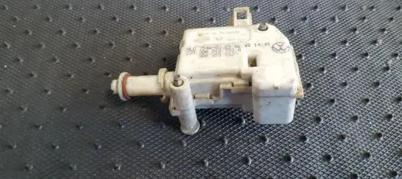 Volkswagen PASSAT B5 Central locking motor 3b0810773a 3B0959782