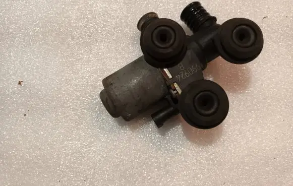 BMW 3 E46 Coolant heater control valve 8369805