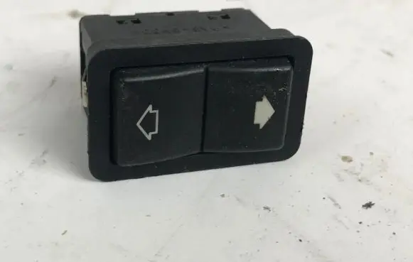 BMW 5 E39 Electric window control switch 8368974