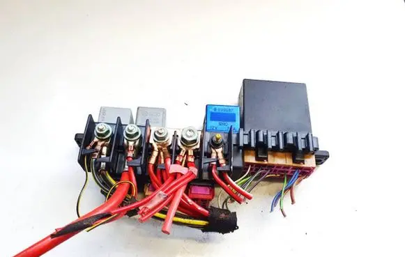 Audi A6 S6 C5 4B Fuse box set 8l0941822a 896083000