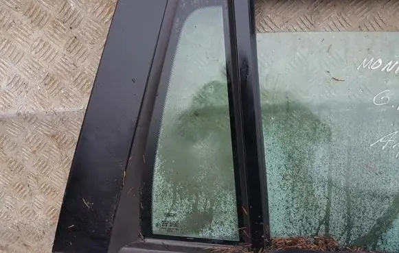Rear vent window glass