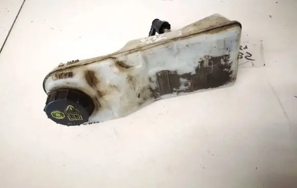 Brake fluid reservoir