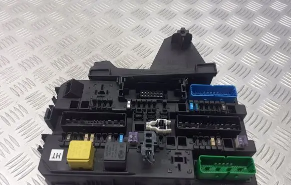 Opel Astra H Fuse box cover 13115937