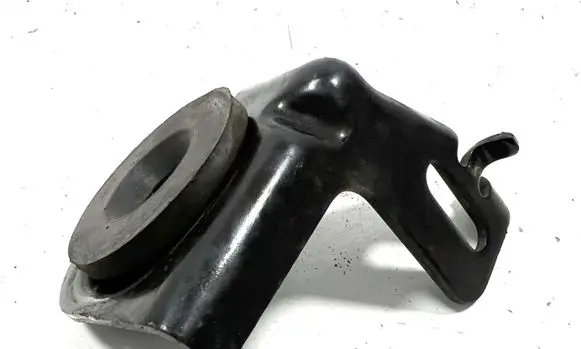 Radiator mount bracket