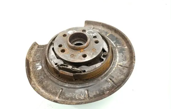 Rear wheel hub