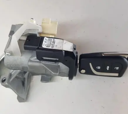 Toyota Avensis T270 Ignition lock 8978305030