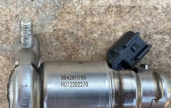 Fuel injector