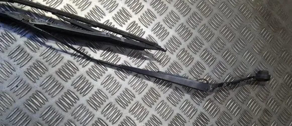 Front wiper blade arm