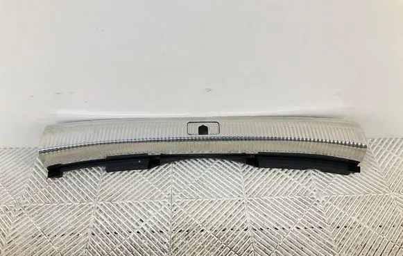 Trunk/boot sill cover protection