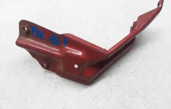 Seat Leon (1P) Fender mounting bracket 1P0821136