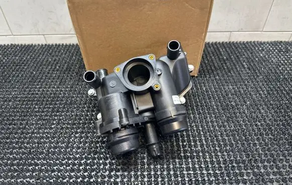 Land Rover Range Rover Sport L494 Thermostat LR110459 XFKY0 2058937