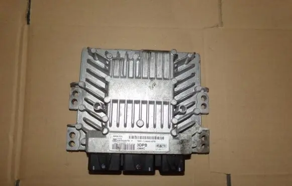 Ford Focus Engine control unit/module 7m5112a650apb