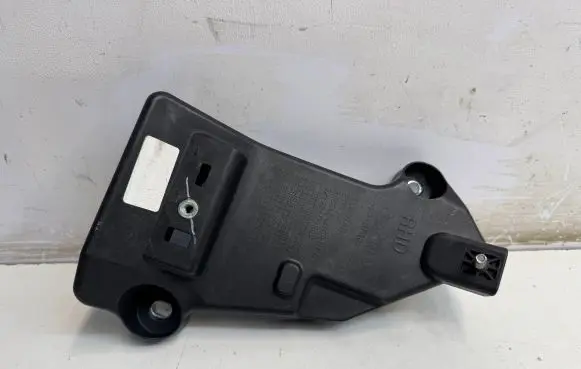 Hyundai Tucson TL Accelerator throttle pedal bracket 32728D3900