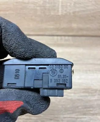 BMW 5 E39 Sunroof switch 8352182 03015000