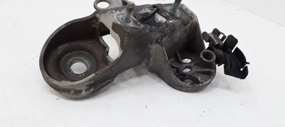 Volkswagen PASSAT B5 Engine mounting bracket 4B0199352B