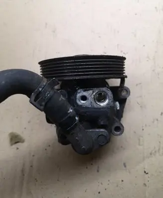 Volvo V70 Power steering pump 31202291