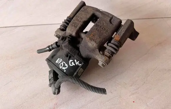 Volkswagen PASSAT B7 Rear brake caliper