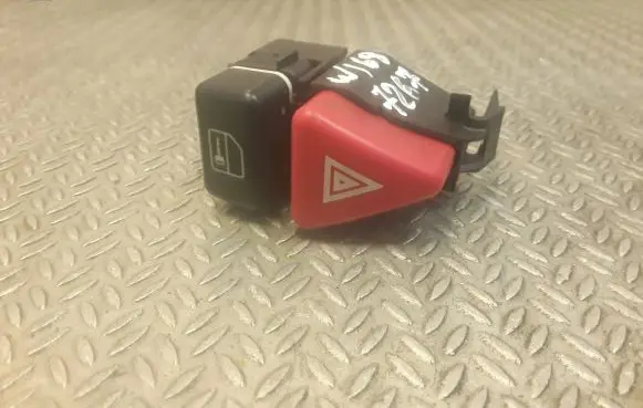 Mercedes-Benz A W168 Hazard light switch 1688201210 A1688201210
