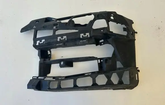 BMW 5 G30 G31 Front bumper mounting bracket 7385345