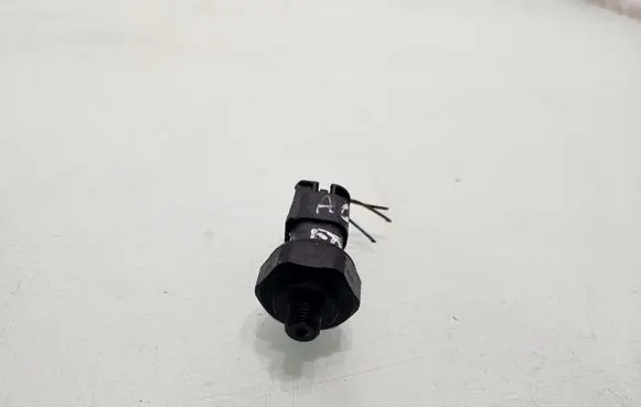 BMW 7 F01 F02 F03 F04 Air conditioning (A/C) pressure sensor 9141958