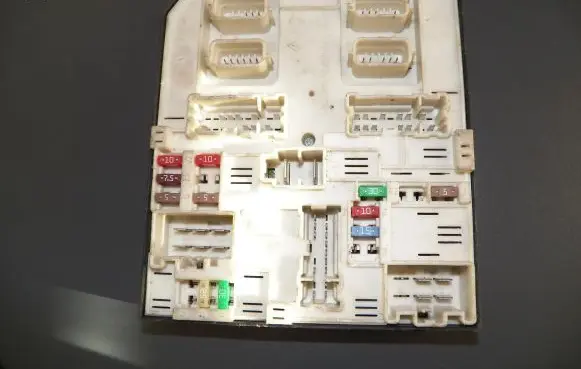 Renault Master III Fuse module 284B64474R