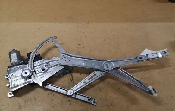Opel Zafira B Front door window regulator with motor A337013132221 13132435 13132221